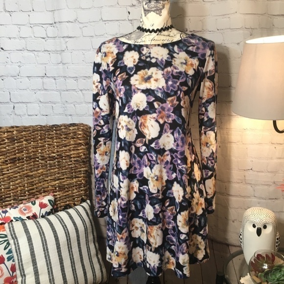 Oeuvre Dresses & Skirts - Oeuvre long sleeve floral sweater dress
